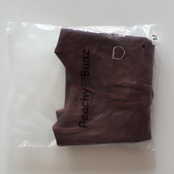 Peachy Bunz Stretchy Ribbed Cropped Workout Top - Picture 4 of 4